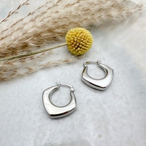 HOOPS SQUARE // Pair of hoop earrings // Gold-plated stainless steel image 1