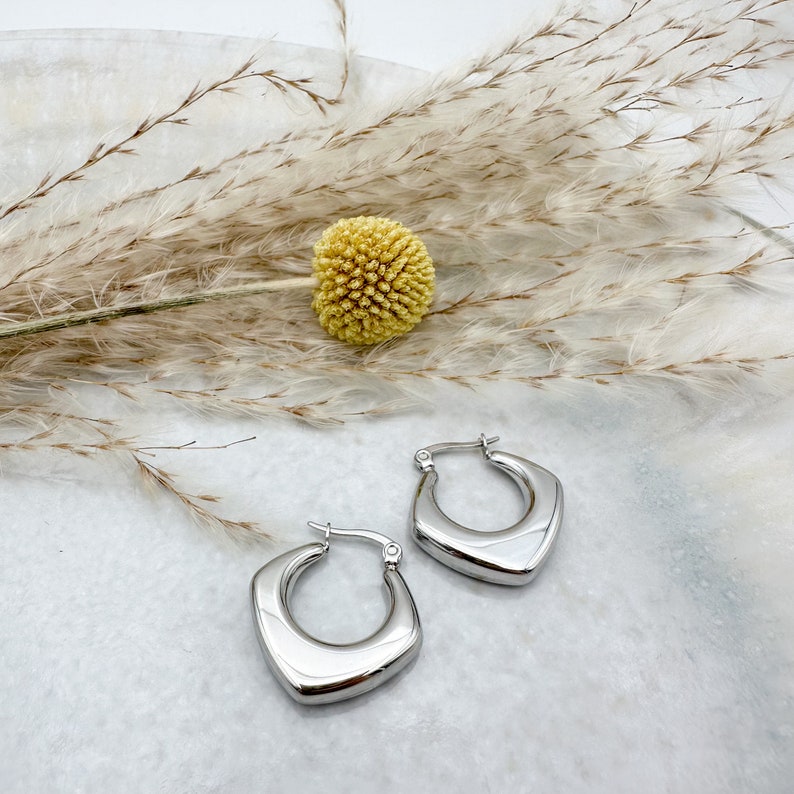 HOOPS SQUARE // Pair of hoop earrings // Gold-plated stainless steel image 2