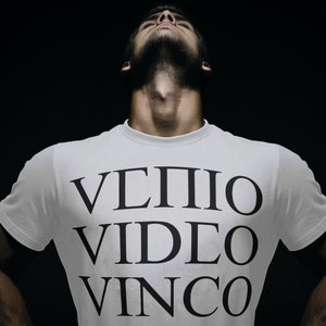 Venio Video Vinco (veni vidi vici) | Latin Phrase Unisex t-shirt