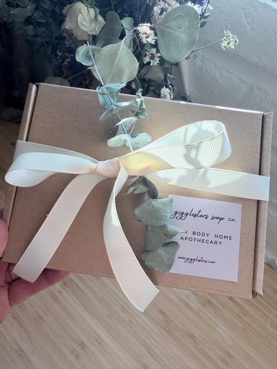 Handmade Soap Gift Box Set | Natural Soap & Wood Soap Dish