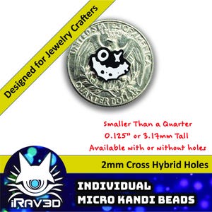 Könnte beinhalten: Eine schwarz-weiße Mikro-Kandi-Perle in Form eines Wesens, platziert auf einem Vierteldollar. Die Perle ist 3,17 mm hoch und mit oder ohne Löcher erhältlich. Der Text "Designed for Jewelry Crafters" ist im Bild.