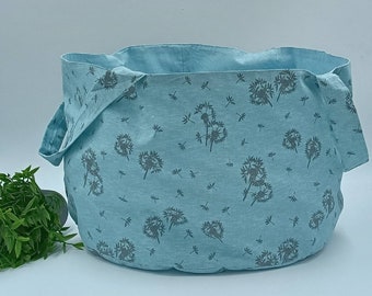 Round, individually embroidered, cake bag which is ideal for transporting cakes, tarts and salad bowls! :-)