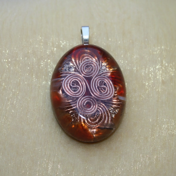 Carnelian orgonite pendant to improve your surrounding orgone energy, 2 copper coils, touch of glitter and shungite.