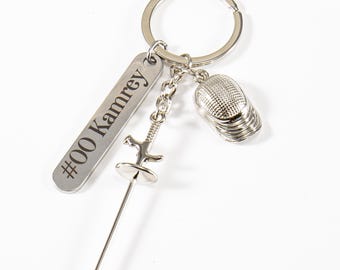 Portachiavi personalizzato per scherma con sciabola, ciondolo regalo sportivo, allenatore, tifoso della squadra, iniziali del nome incise, portachiavi per auto, spada, maschera, berretto, portachiavi per appassionati