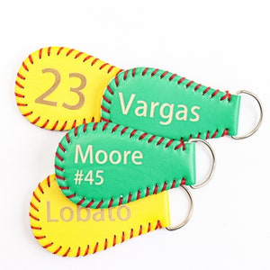 Personalisierte Baseball Naht Schlüsselbund Individuelle PU Kunstleder Charm Softball Gravur Name und Nummer Monogramm Team Geschenk Coach Geschenk Schlüsselring