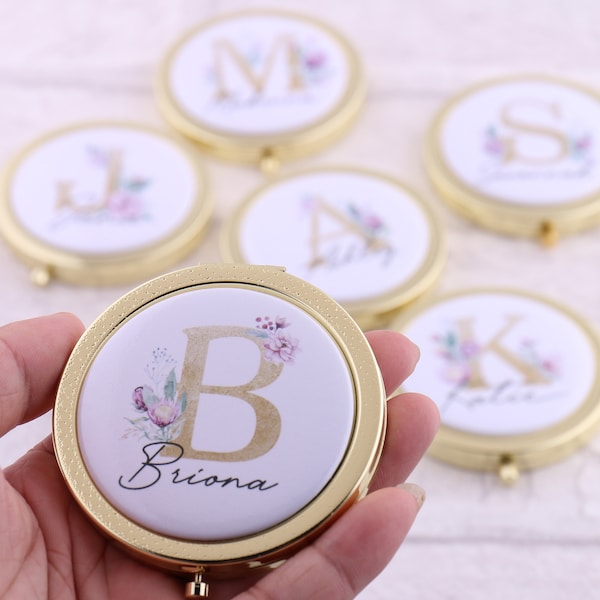 Personalisierter Taschenspiegel Gold mit Initiale und Name Taschenspiegel Signatur Blumenmonogramm Brautjungfer Bachelorette Make-up Taschenspiegel Geschenk des Lehrers