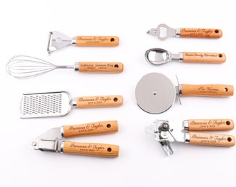 Outil de cuisine personnalisé râpe à fromage gadget personnalisé fouet coupe-pizza éplucheur outils ustensile pendaison de crémaillère faveurs de mariage cadeau de baby shower