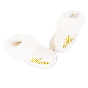Personalized Plush Slippers for bride, bridesmaids warm slippers, Wedding gifts for besties, Mother&#39;s Day gifts, Mrs Pearls Fluffy Slippers