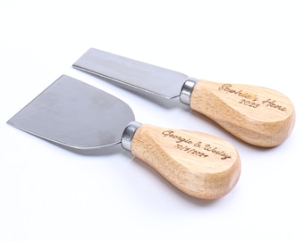 2er Set Personalisierte Buttermesser Käse Hochzeit Gastgeschenke Angepasst Familienname Housewarming Party Geschenk Baby Shower Chef Geschenk Küche