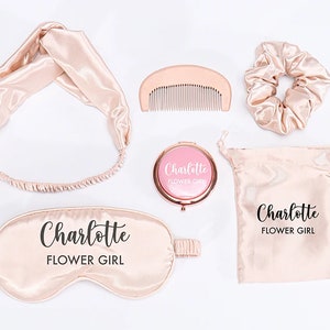 Personalisierte Brautjungfer Set 6 Geschenke Spa Sleepover Party Holz Kamm Spiegel Scrunchie Haarband Krawatte Schlafmaske Hen Bachelorette Hochzeit Gunsten Bild 2