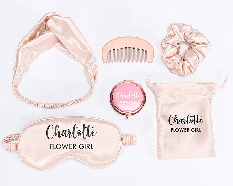 Personalisierte Brautjungfer Set 6 Geschenke Spa Sleepover Party Holz Kamm Spiegel Scrunchie Haarband Krawatte Schlafmaske Hen Bachelorette Hochzeit Gunsten Bild 2