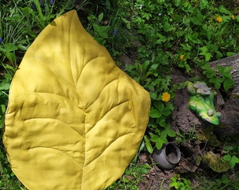 Leaf-Shaped Meditation Mat, Hemp Filled, Linen Fabric, Outdoor Picnic Cushion