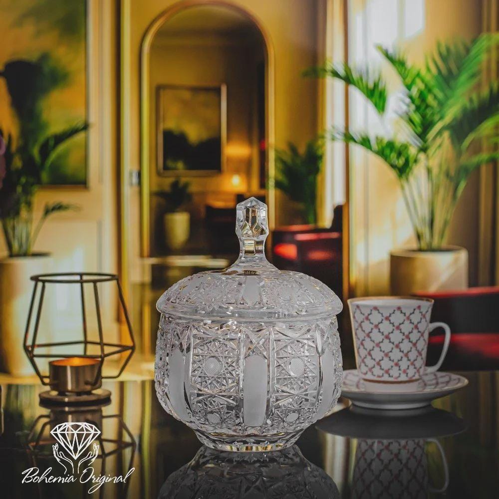 ハンドカットのボヘミアクリスタル製シュガーボウル（蓋付き） - Etsy 日本