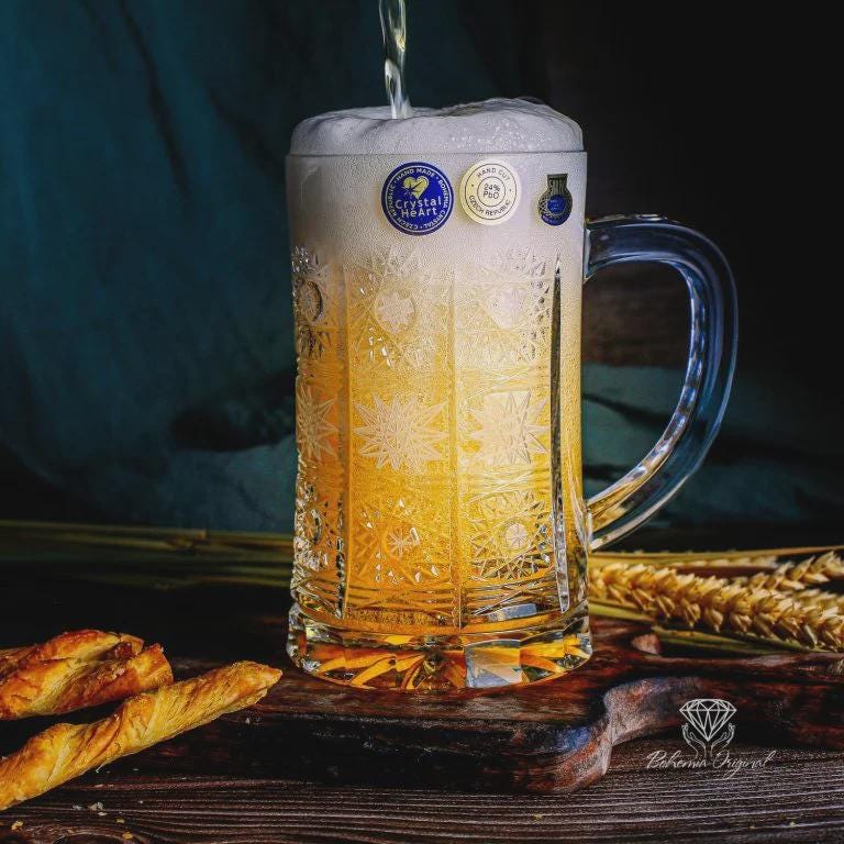 ボヘミア　 グラス製　ビール ヴィンテージ ボヘミアガラス　ビール持った人形 ビールジョッキ 500ml、ハンドカット ボヘミア クリスタル、2 個セット