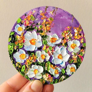 Pintura de margaritas Pintura redonda Arte floral original Flor Pintura pequeña Impasto 4" de Julia Datta