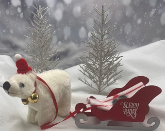 Miniatuurkerstslee voor elfjes: decoratie rode arrenslee met ijsbeer