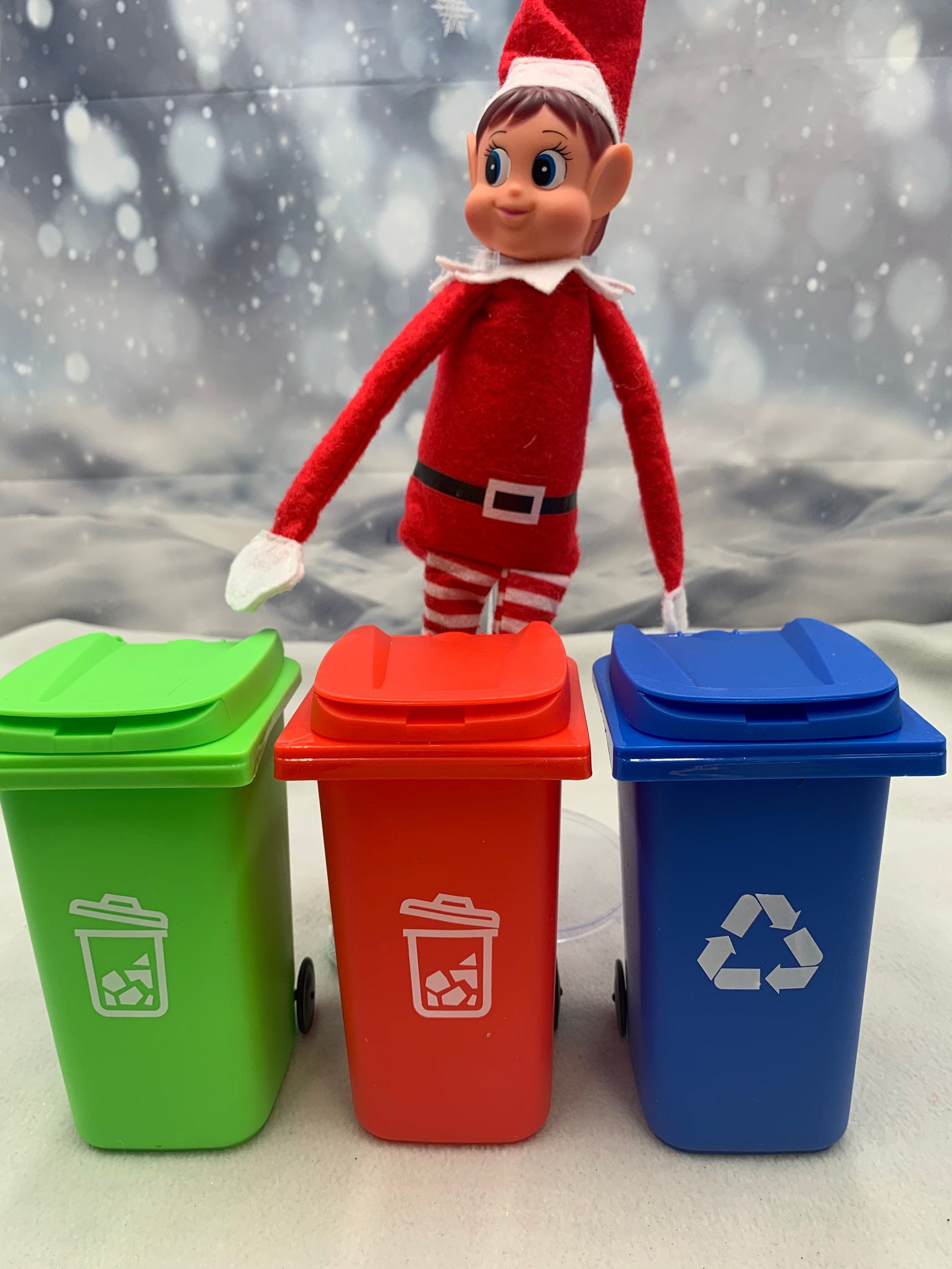 Promotional Gift Plastic Mini Trash Cans, Mini Desktop Trash Can - China Trash  Can and Trash Bin price