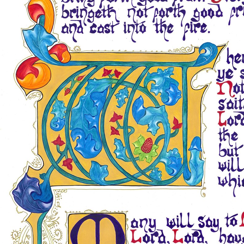 Pu&ograve; includere: Primo piano di una pagina di manoscritto miniato dipinta a mano. L'opera presenta una grande lettera 'O' ornata con intricati disegni di foglie blu e verdi, bacche rosse e dettagli dorati. Il testo include le parole "bringeth not forth good" e "Lord, Lord".