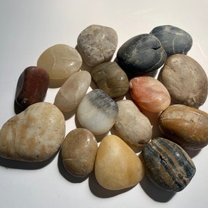 Medium River Rocks Natural Garden Planter Tank Craft Project Garden Vase Filler Tiles Pebble Terrarium Fish Aquarium Landscaping Bulk Mix