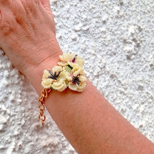 Wedding Floral Bracelet, Handmade Flower Bracelet, Coquette Floral Bracelet, Garden Wedding Bracelet, Romantic Jewelry, Cream Jewelry