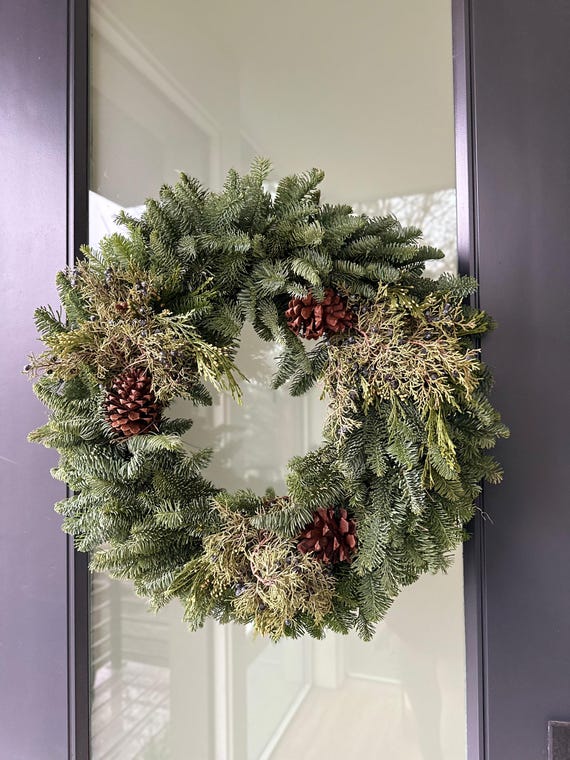 Traditional Fresh Oregon Evergreen Christmas Wreath – Natural