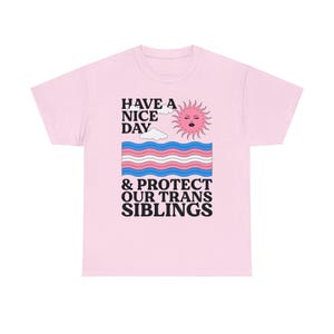 Haben Sie einen schönen Tag und schützen Sie unsere Trans Geschwister Shirt - Trans Ally Shirt | Trans-Shirt | LGBTQ Shirt | Pride Verbündetes Shirt | Aktivist Shirt Bild 7