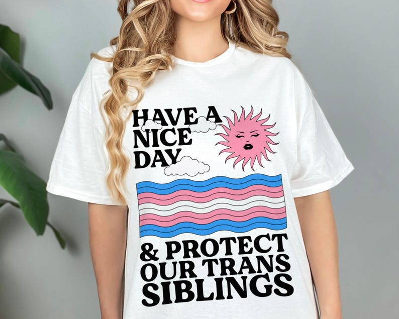 Haben Sie einen schönen Tag und schützen Sie unsere Trans Geschwister Shirt - Trans Ally Shirt | Trans-Shirt | LGBTQ Shirt | Pride Verbündetes Shirt | Aktivist Shirt Bild 1