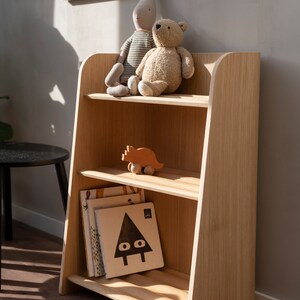 Curvy Beech Plywood Bookcase - Montessori Children&#39;s Bookshelf