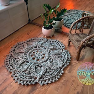 3D round crochet rug, green glossy color