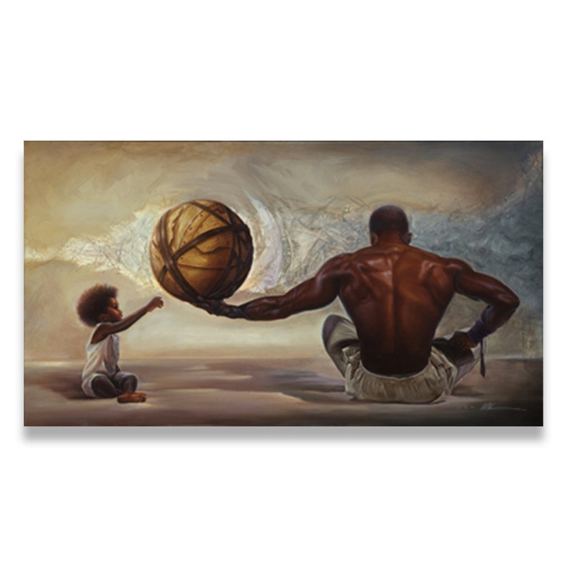 Pode incluir: Uma pintura art&iacute;stica retrata uma pessoa de pele escura sentada, segurando uma grande bola texturizada em dire&ccedil;&atilde;o a uma crian&ccedil;a pequena. A crian&ccedil;a, tamb&eacute;m de pele escura, estende a m&atilde;o para a bola. O fundo apresenta um c&eacute;u suave e nublado.