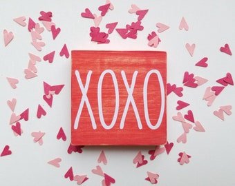 Xoxo Valentine's Day sign- Valentine's Day sign- Valentine's Day- Valentine's sign- Love sign- Love- Valentine's Day décor- Mini wooden sign