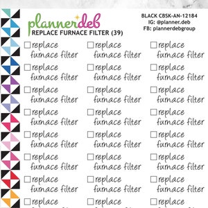 Pode incluir: Uma folha de adesivos de planejador coloridos com o texto "REPLACE FURNACE FILTER (39)" e uma lista de verificação de "substituir o filtro do forno" repetida várias vezes. Os adesivos são de várias cores e padrões, incluindo preto, branco, rosa, verde, amarelo e azul.