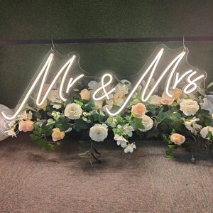 Insegna al neon personalizzata Mr & Mrs / Regali di nozze con luce al neon / Insegna al neon a LED per matrimoni / Insegna al neon personalizzata / Sfondo per matrimoni con insegna al neon / Regali di nozze