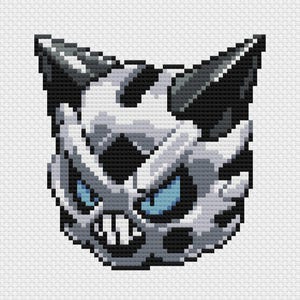 Puede incluir: Imagen pixelada de una cara con forma de calavera con orejas puntiagudas. El diseño presenta tonos de gris, negro y blanco, con ojos azul brillante. La obra de arte recuerda al punto de cruz o al pixel art.