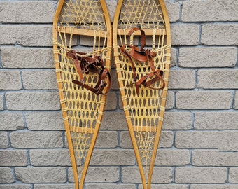 Vintage Village Huron Wooden Snowshoes, Sports D‘ Hiver Huron Enr, 58"*12", almost new condition