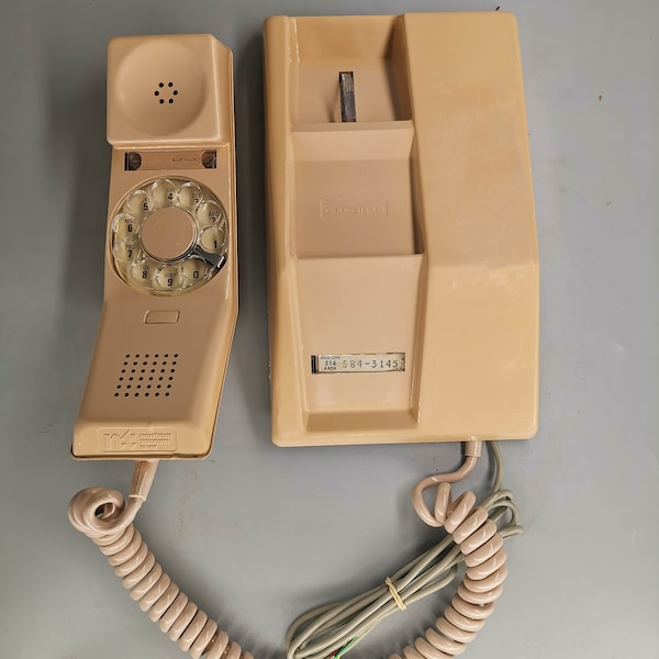 Vintage Northern Telecom Contempra Beige Desk Rotary Telephone, RD 1967, 9.25"*5.25"*3.5", good condition