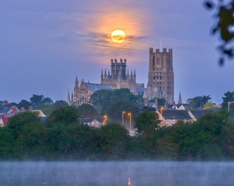 Ely Cathedral with the beautiful Harvest Fullmoon