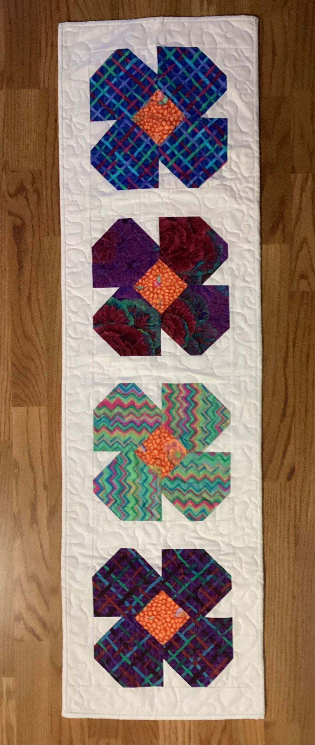 Firework Floral Quilted Table Runner NCU0DQQ0521