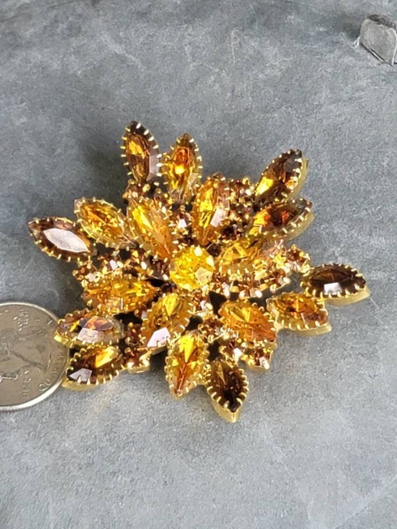 Vintage Sunburst Golden Rinestone Brooch - image 4