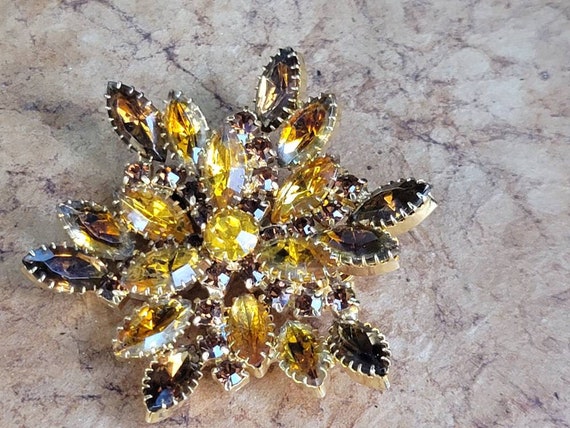 Vintage Sunburst Golden Rinestone Brooch - image 2