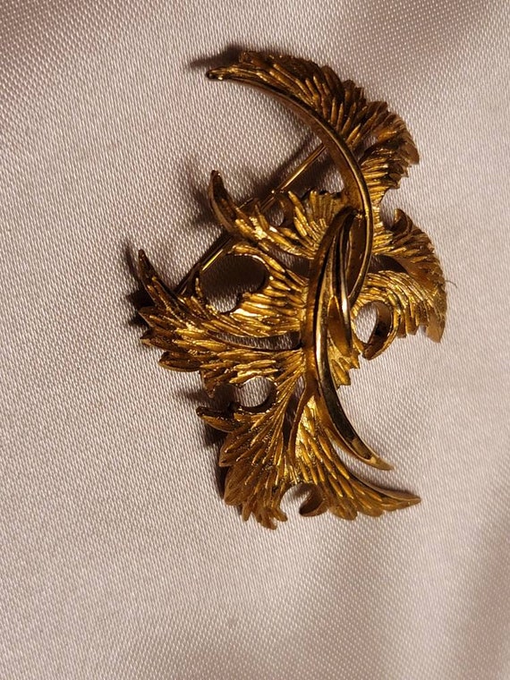 Vintage Trifari Double Leaf Brooch Pin