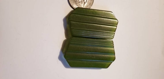 Vintage Green Bakelite Belt Buckle Cape Clip - Etsy display picture 3