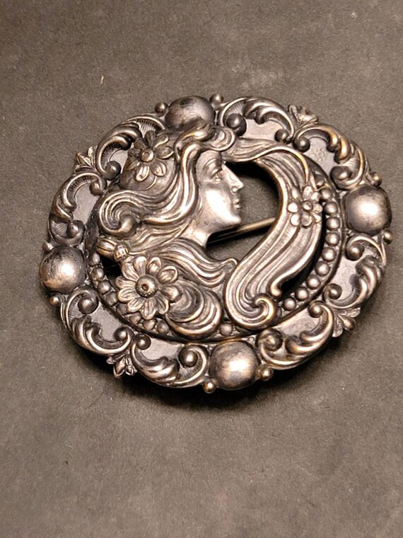 Vintage art nouveau woman Gem