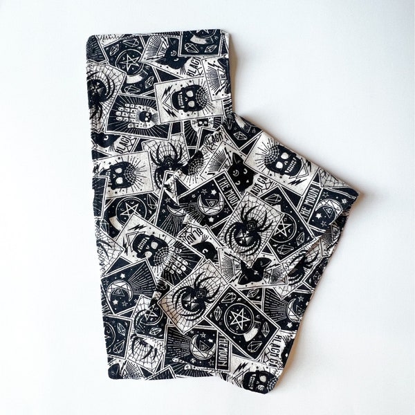 Halloween Cards Burp Cloths, Baby Burp Cloths, Spiders, Nursery, Baby Burp Rags, Black, White, Cats, Skulls