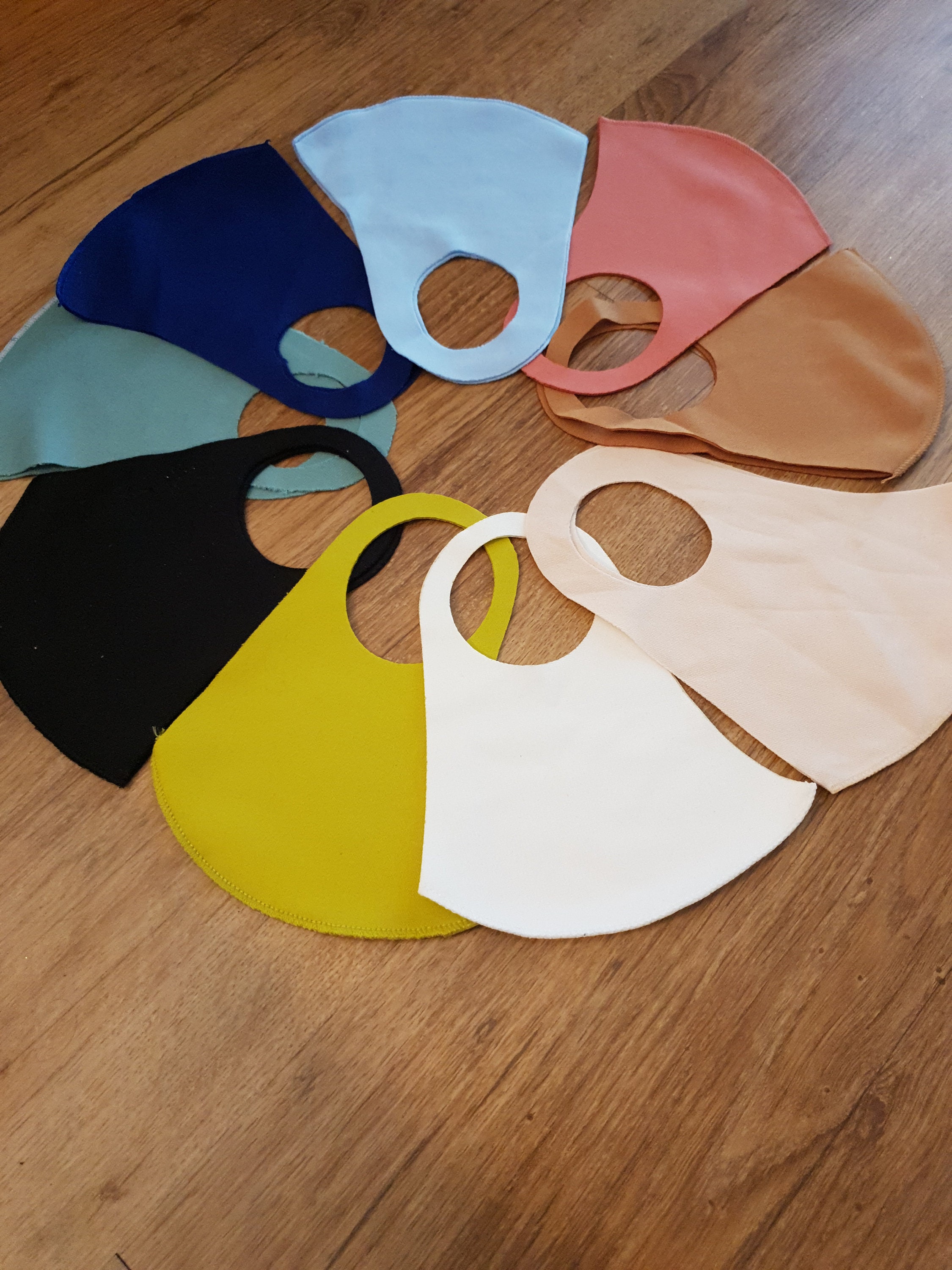 Unisex face mask with ear loop