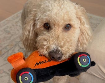 Juguete para perros inspirado en un coche de carreras de Fórmula 1 / Peluche interactivo con sonido de F1 / Regalo para mascotas / McLawren