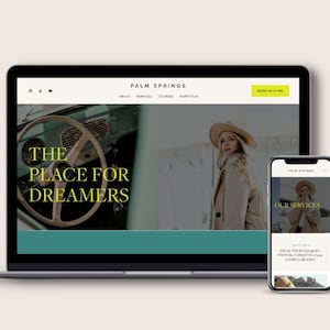 Pode incluir: Um laptop e um telemóvel a mostrar um site para um negócio chamado "Palm Springs". O site apresenta uma fotografia de um carro antigo e uma mulher a usar um chapéu e um casaco. O texto "The Place for Dreamers" é apresentado no ecrã do portátil. O ecrã do telemóvel apresenta o texto "Our Services".