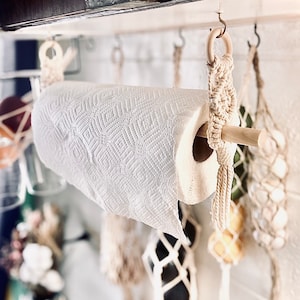 Macrame paper towel holder / 11 colors / Kitchen towel hanging holder / Tissue roll hanger / Napkin holder / Boho kitchen decor