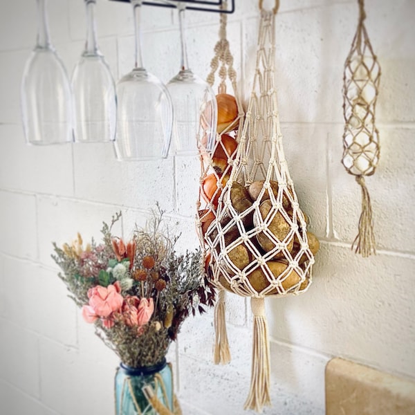 Macrame hanging basket /Fruit basket / Kitchen wall storage Vegetable bag / Fruit bag /Macrame plant holder /Macrame storage /Hanging jar