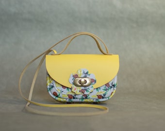 Cute and Trendy Leather Purse for Fashionable Young Girls